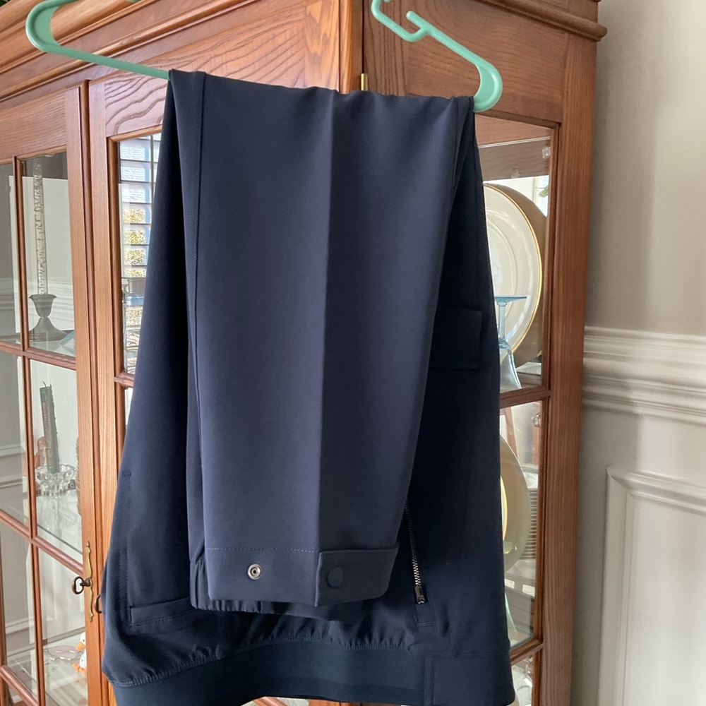 Athleta Navy Endless High Rise Cargo Pant. Navy Blue with zip front/rear pockets - Picture 11 of 13
